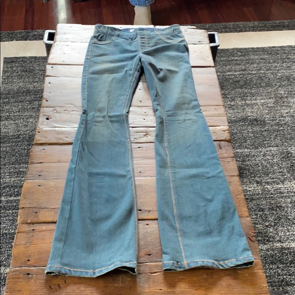 Free people pull on flare jeans. Size 26